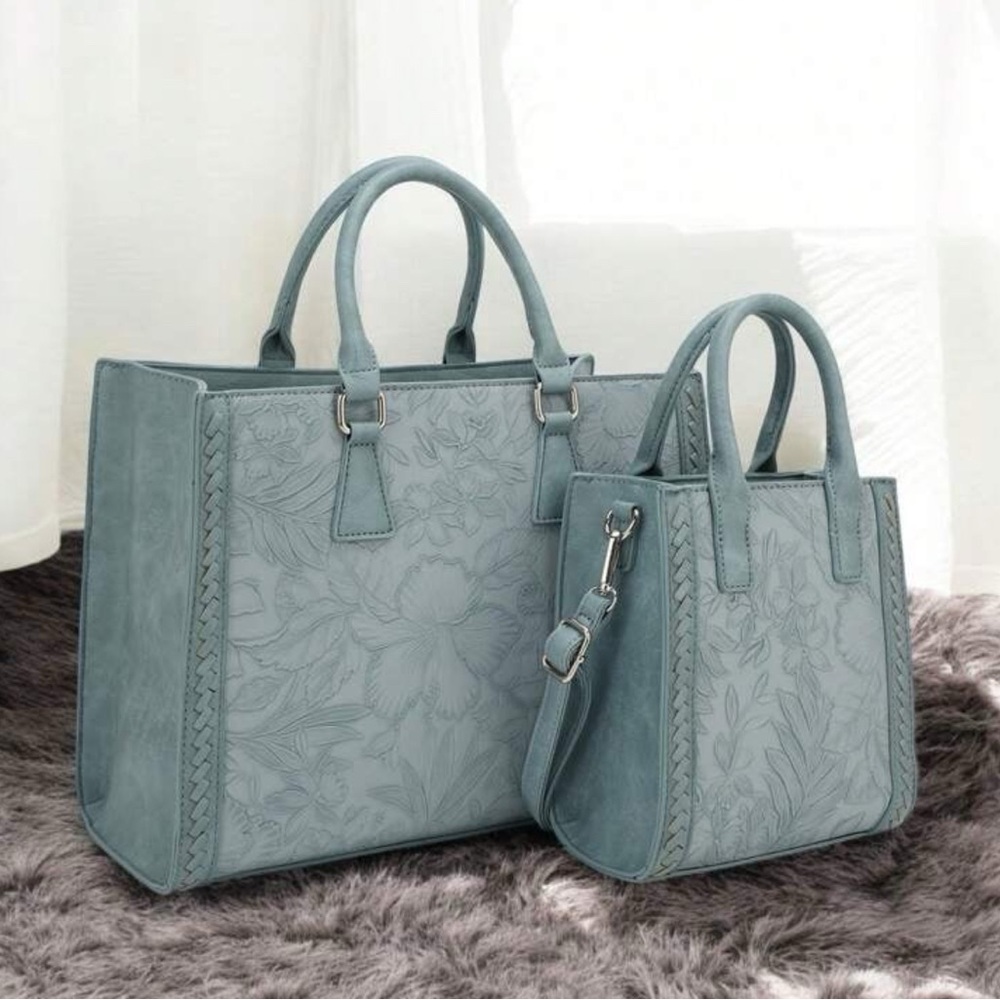 HIBISCUS FLOWER 2-PIECE TOTE BAG SET
Light Blue